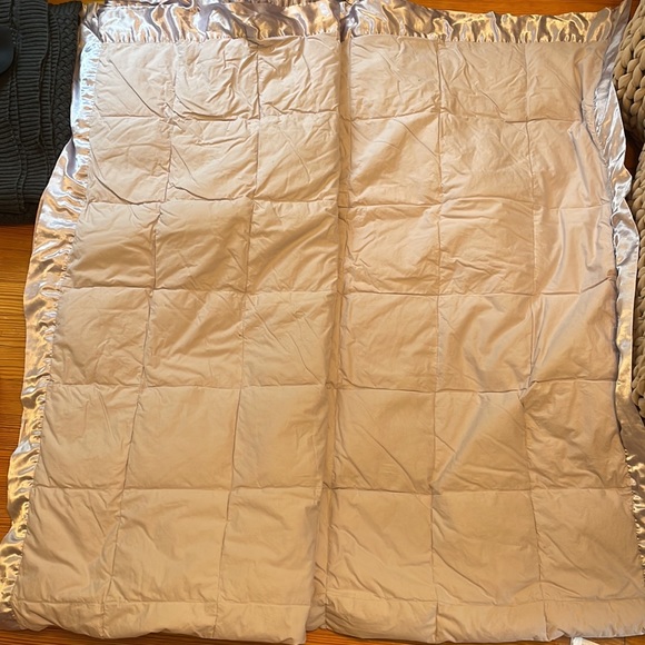 Pale purple quilted down comforter blanket - Picture 4 of 6